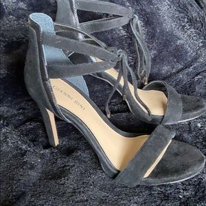 New Size 6 Suede Gianni Bini Sandal/Heel